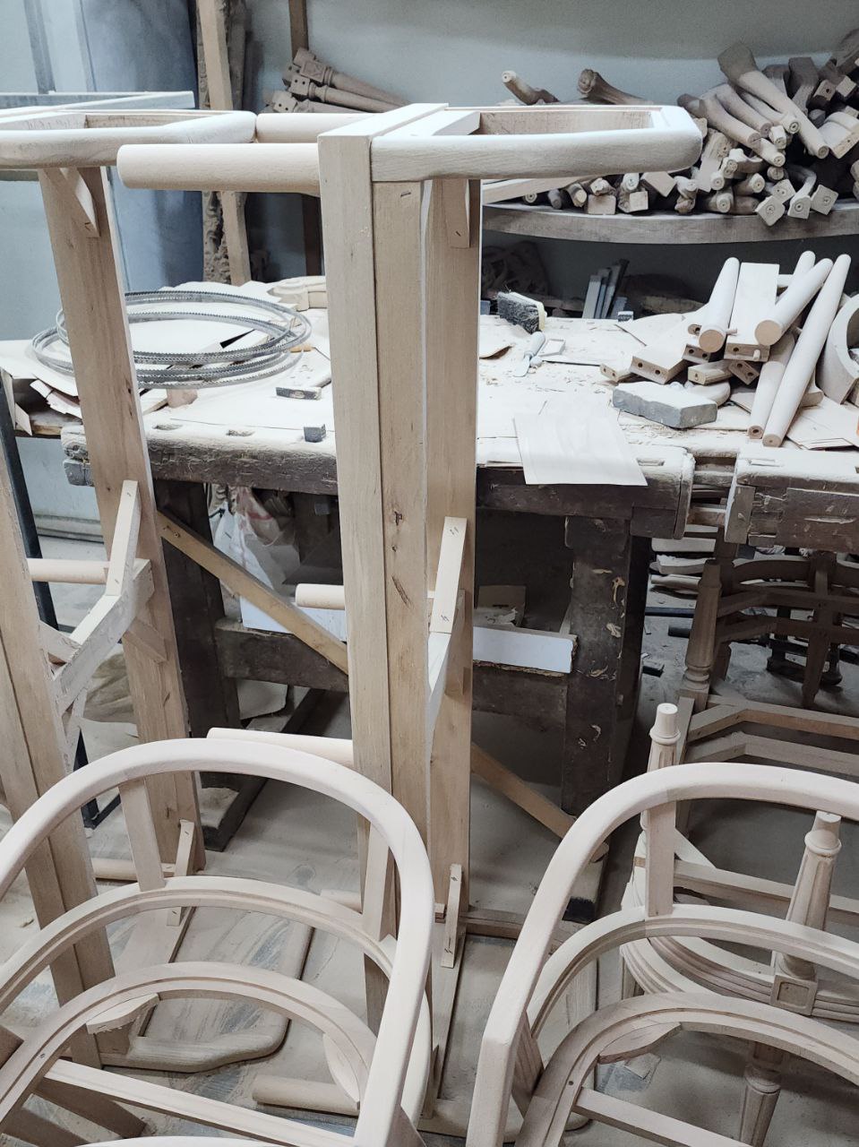 Die Faszination der Antiquitäten: Warum alte Stücke niemals aus der Mode kommen